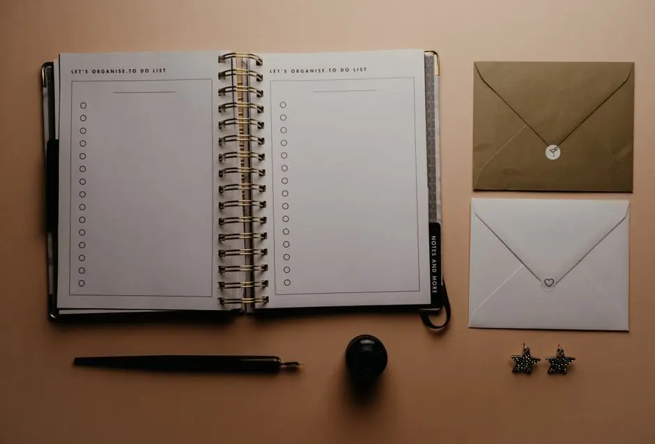 Ilustrasi agenda acara ditulis tangan di atas kertas cokelat